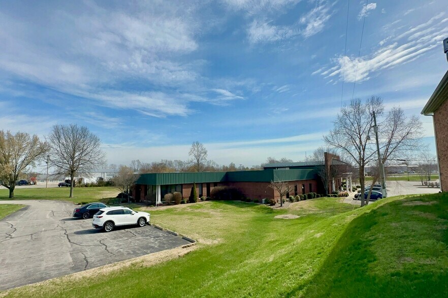 More Photos Of 1014 S Main St, Nicholasville Office For Sale