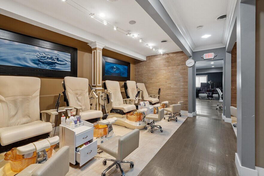 More Photos Of 94-104 N Main St, Mansfield General Retail For Sale