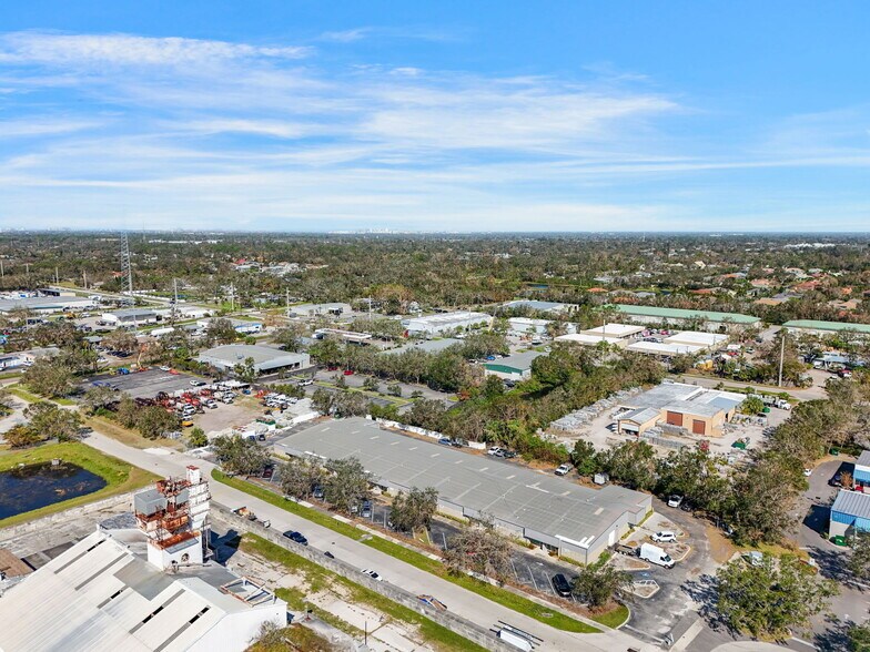 More Photos Of 4545 Mariotti Ct, Sarasota Flex For Sale