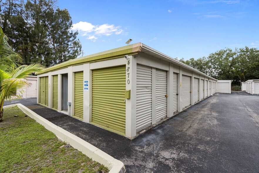More Photos Of 4870 20th St, Vero Beach Self Storage For Sale