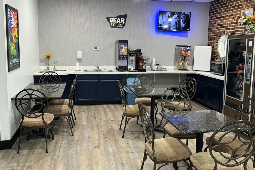 More Photos Of 504 Prairie View Rd, Platte City Hotel For Sale