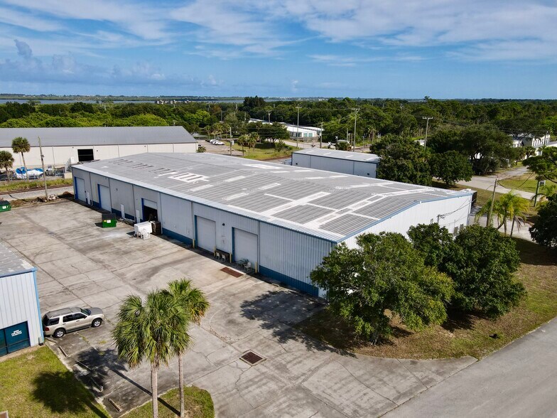More Photos Of 100 Industrial Park Blvd, Sebastian Warehouse For Lease
