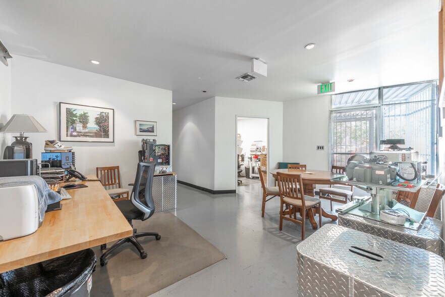 More Photos Of 7820 Gloria Ave, Van Nuys Warehouse For Sale