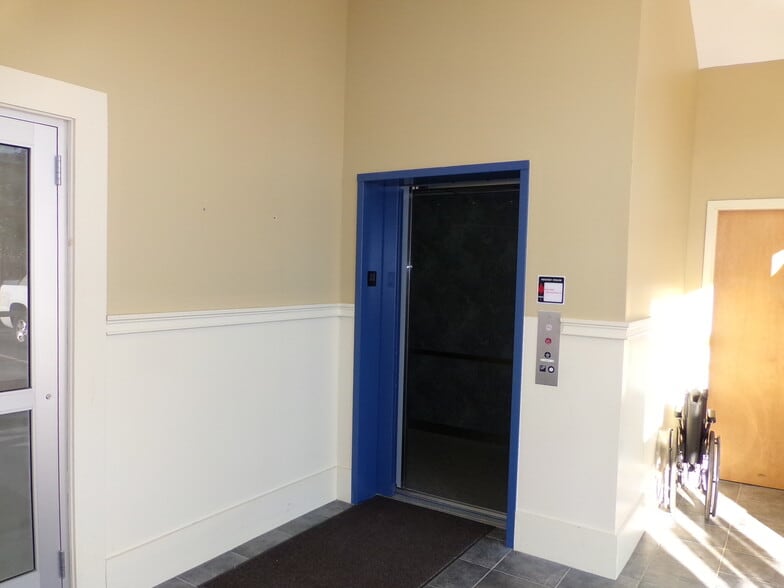 More Photos Of 171 Daniel Webster Hwy, Belmont Storefront Retail Office For Lease