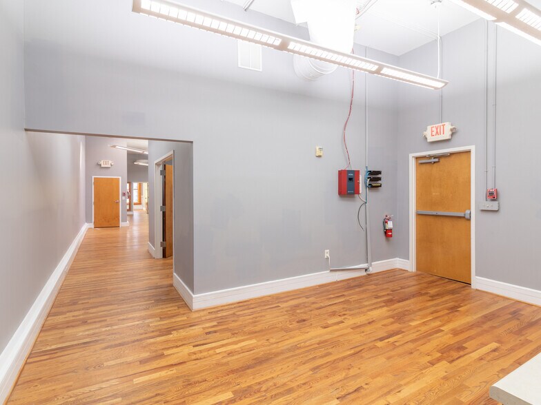 More Photos Of 13 W Washington St, Greenville Storefront Retail Office For Lease