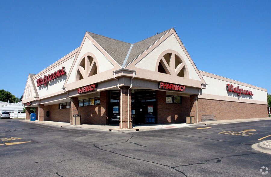 Primary Photo Of 2515 N Knoxville Ave, Peoria Drugstore For Lease