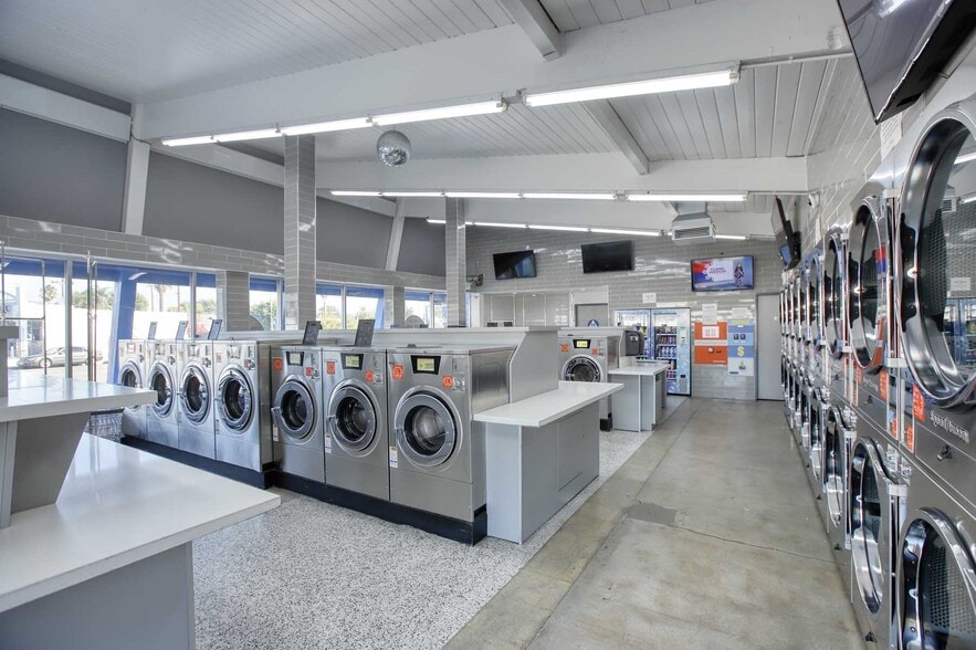 More Photos Of 10504 Victory Blvd, North Hollywood Freestanding For Sale