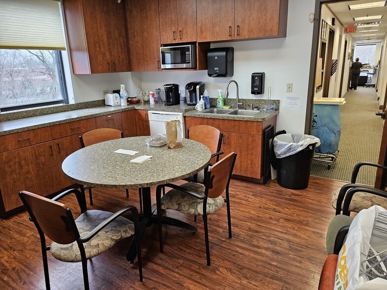 More Photos Of 275 Joliet St, Dyer Office For Sale