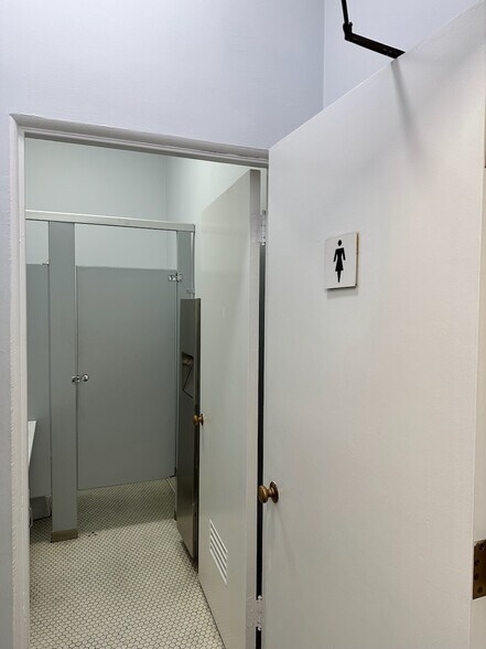 More Photos Of 11602 119th St NW, Edmonton Warehouse For Sale