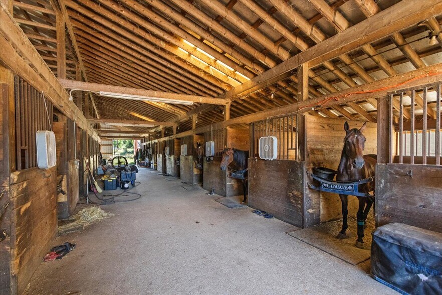 More Photos Of 7233 National Rd, Thornville Horse Stables For Sale