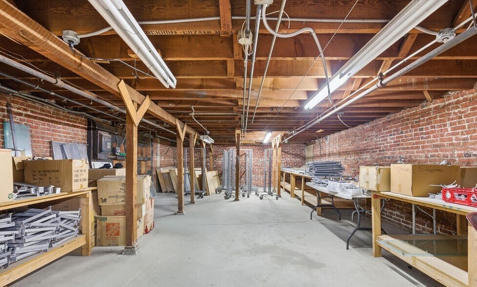 More Photos Of 6670 Hollywood Blvd, Los Angeles Storefront For Lease