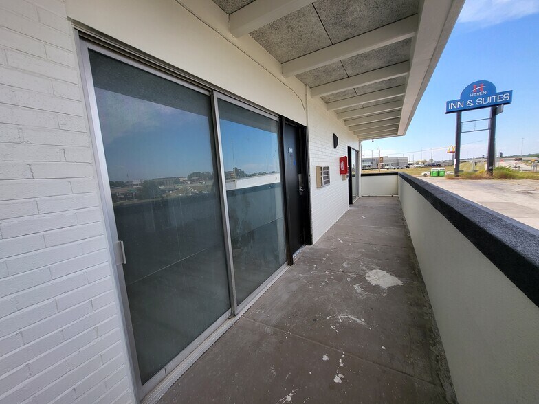 More Photos Of 7350 N Hanley Rd, Hazelwood Hotel For Sale