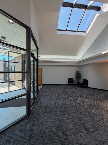 More Photos Of 42 Woodcroft Trl, Dayton Medical For Lease