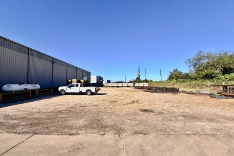 More Photos Of 3911 Cedar Blvd, Baytown Warehouse For Sale