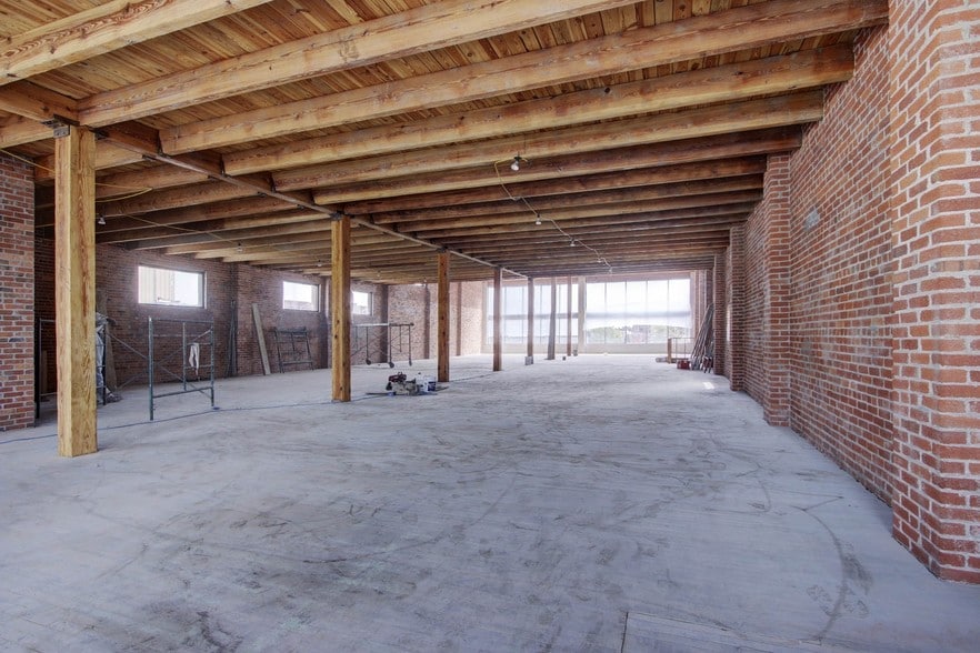 More Photos Of 1816 Walnut St, Kansas City Office For Sale
