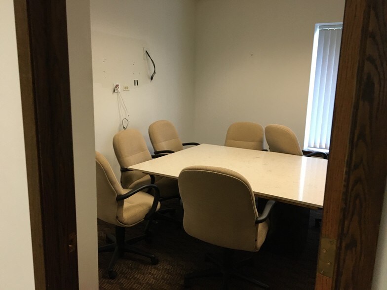 More Photos Of 25-27 N Northwest Hwy, Park Ridge Office For Lease