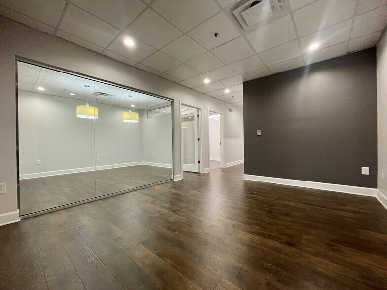 More Photos Of 3005 Royal Blvd S, Alpharetta Office For Lease