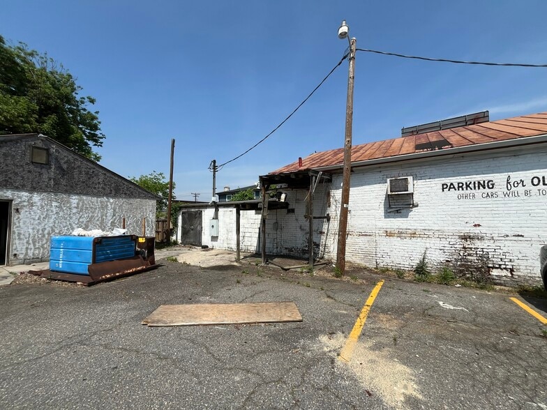 More Photos Of 1105 W Washington St, Petersburg Convenience Store For Sale