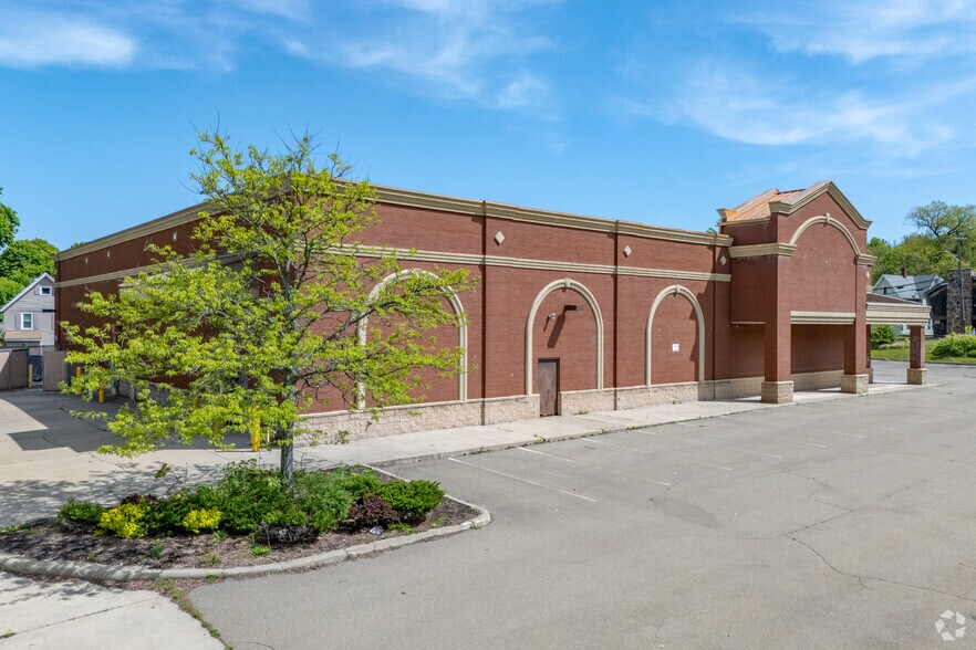 More Photos Of 811 N Main St, Jamestown Freestanding For Lease