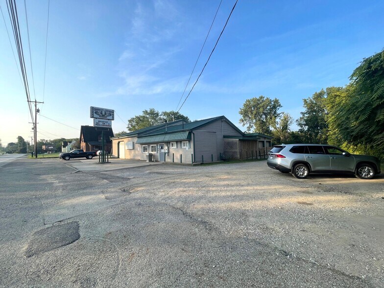 More Photos Of 2521 Waynesburg Dr SE, Canton General Retail For Sale