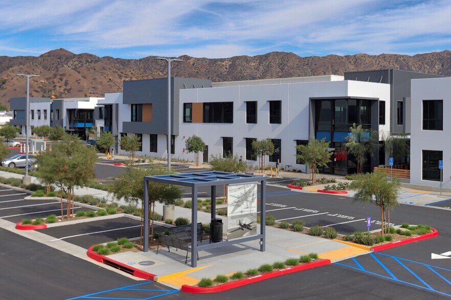 More Photos Of 3085 N Hollywood Way, Burbank Loft Creative Space For Lease