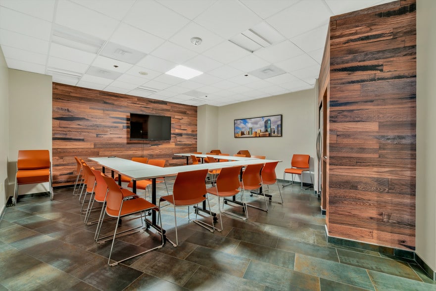 More Photos Of 1320 S University Dr, Fort Worth Office For Lease