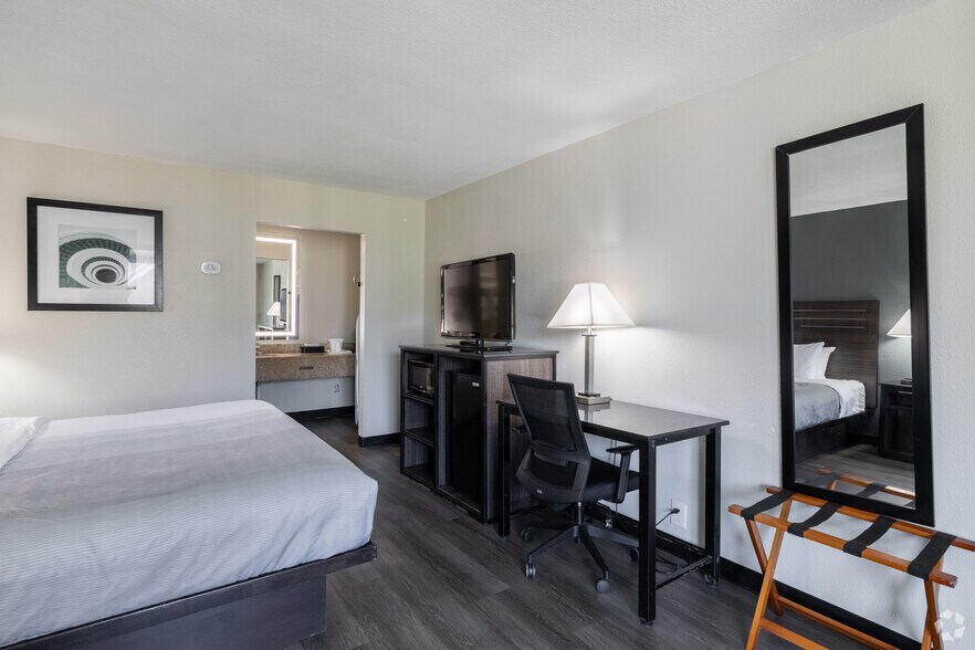 More Photos Of 8929 Old Number Six Hwy, Santee Hospitality For Sale