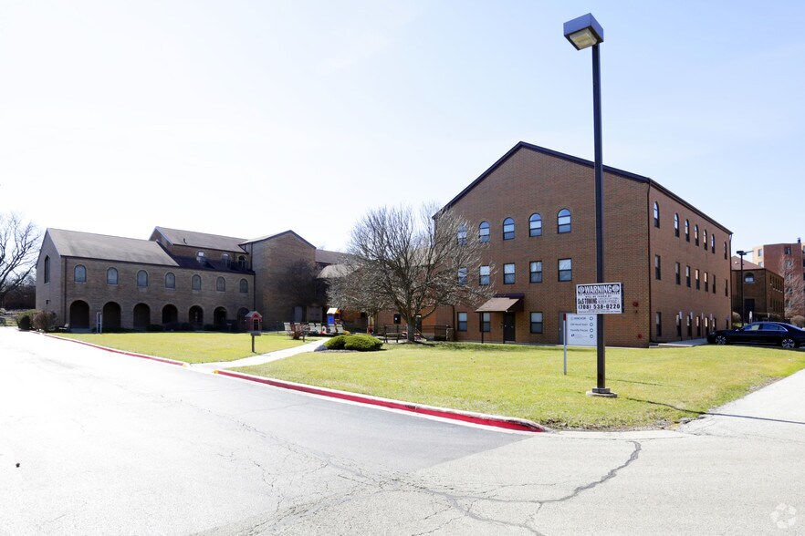 More Photos Of 329-331 S York Rd, Bensenville Daycare Center For Lease