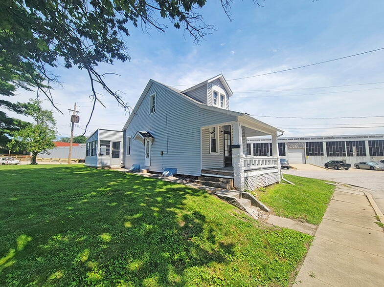 More Photos Of 118 N 16th St, Belleville Industrial For Sale