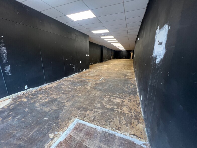 More Photos Of 4539 Montgomery Rd, Cincinnati Storefront Retail Residential For Sale