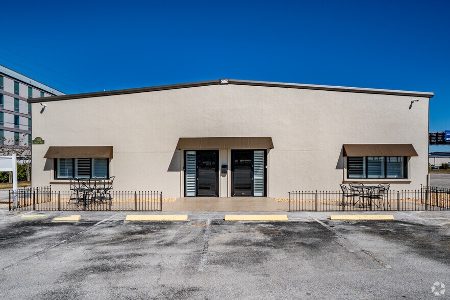 More Photos Of 4455 Ulmerton Rd, Clearwater Warehouse For Lease