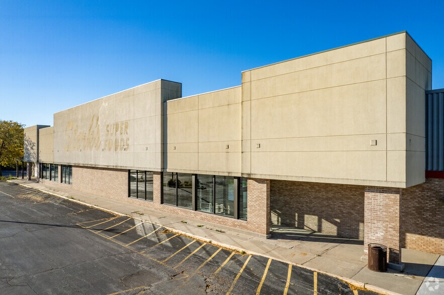 More Photos Of 94-120 S Orchard Dr, Park Forest Convenience Store For Sale