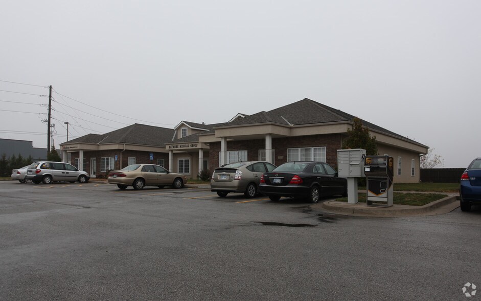 More Photos Of 1118 Remington Plaza, Raymore Office For Sale
