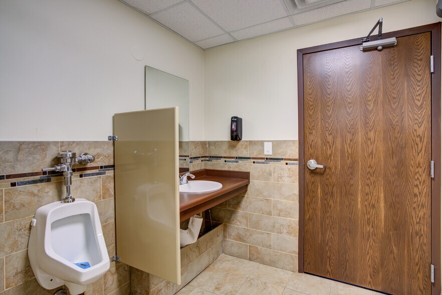 More Photos Of 225 S Academy Blvd, Colorado Springs Office For Sale