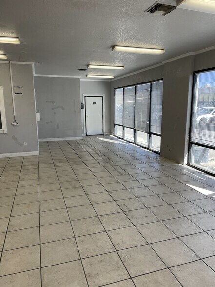 More Photos Of 15260 Anacapa Rd, Victorville Showroom For Lease