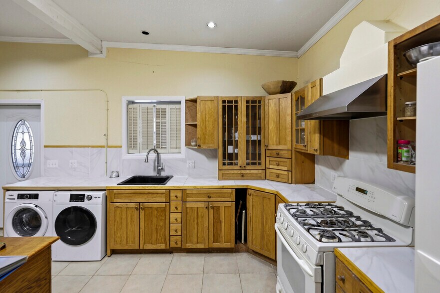 More Photos Of 1358 W Main St, Forest City Warehouse For Sale