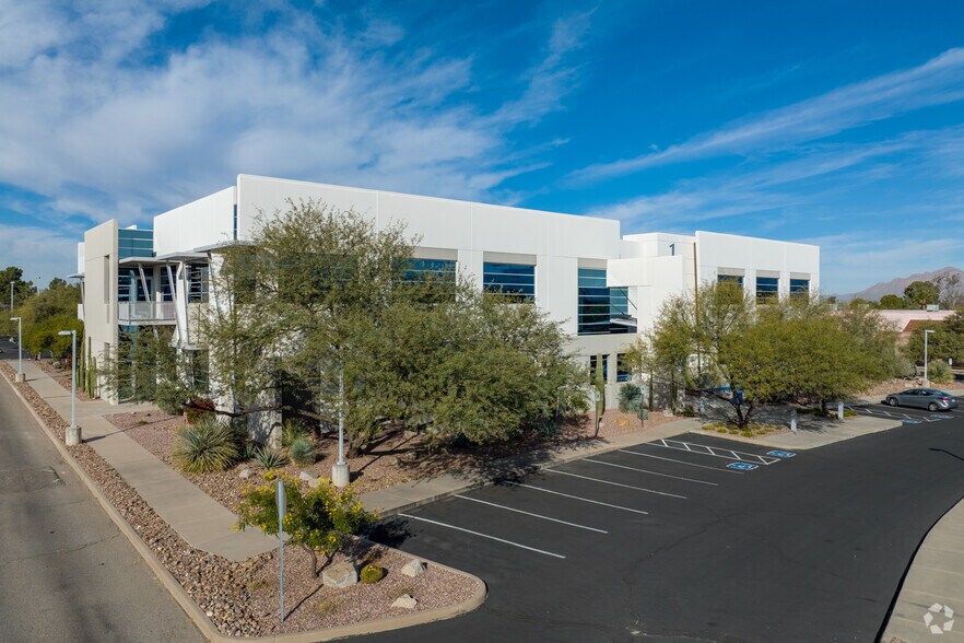 More Photos Of 155 N Rosemont Blvd, Tucson Office For Lease