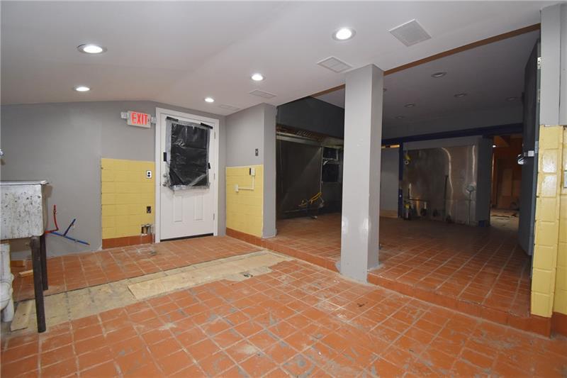 More Photos Of 3 Walker's Mill Rd, Collier Township Restaurant For Sale