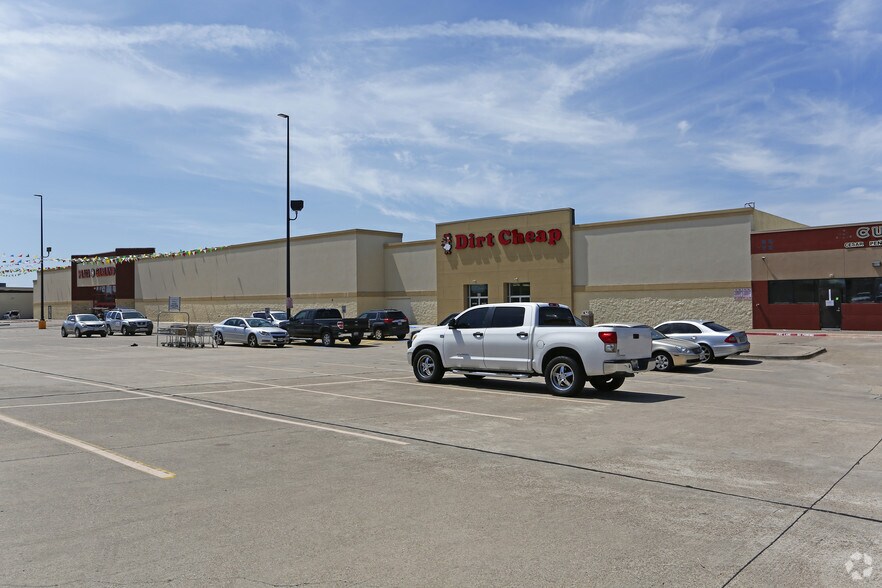 More Photos Of 3161 Broadway Blvd, Garland Freestanding For Lease