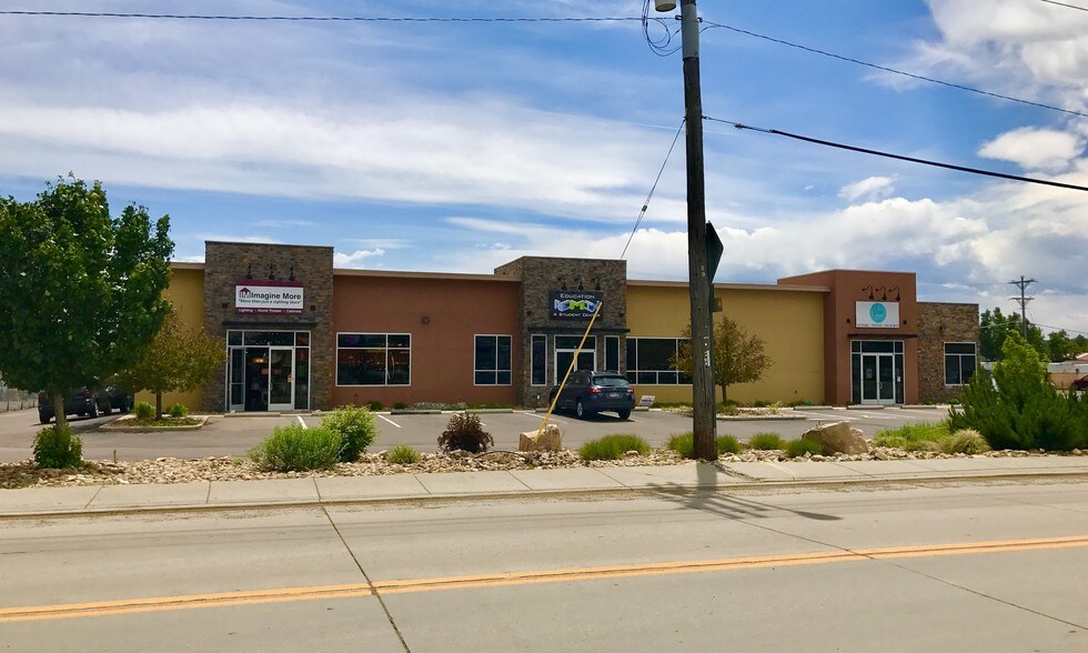 More Photos Of 333 E 1st Ave, Longmont Showroom For Lease