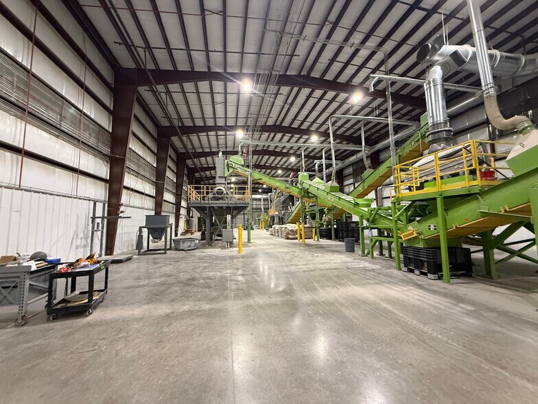 More Photos Of 2420 Lefebure Rd, Fairfax Warehouse For Sale