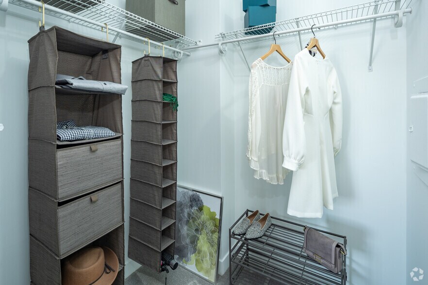 More Photos Of 2623-2627 N Clark St, Chicago Apartments For Lease