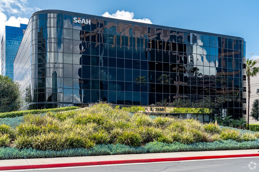 More Photos Of 2100 Main St, Irvine Office For Lease