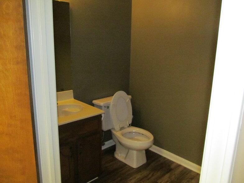More Photos Of 4797-4803 Cuba-Millington Rd, Millington Medical For Lease