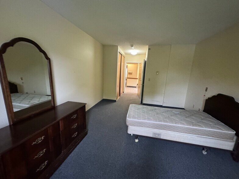 More Photos Of 725 Gibralter St, Norfolk Flex For Sale