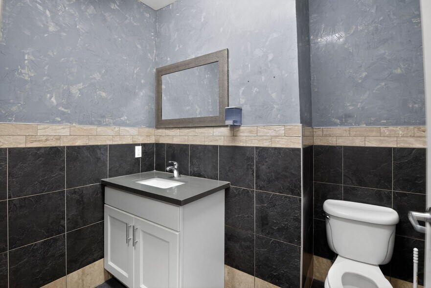 More Photos Of 18314 Sherman Way, Reseda Storefront For Sale