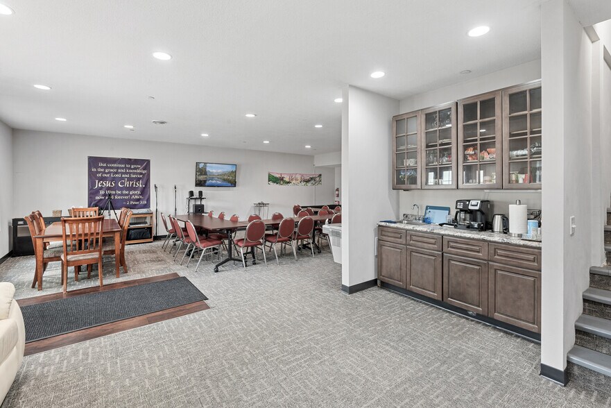 More Photos Of 1701-1713 Southcross Dr W, Burnsville Loft Creative Space For Sale