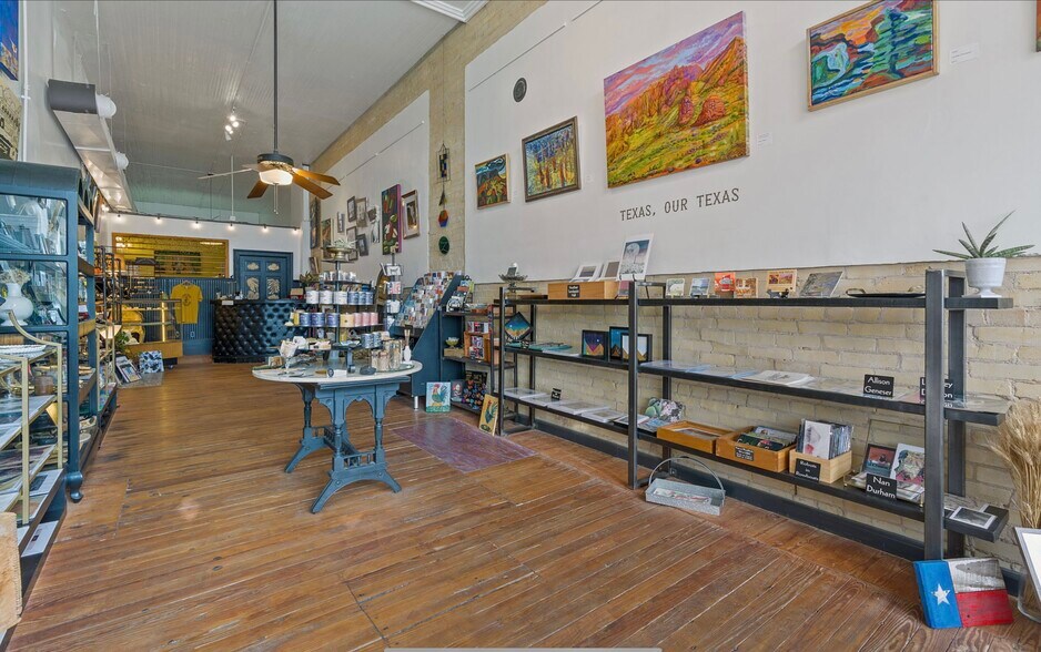 More Photos Of 105 E San Antonio St, Lockhart Storefront Retail Office For Sale