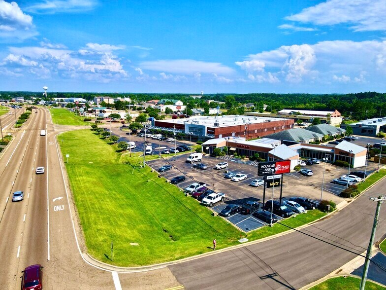 More Photos Of 2315 Lakeland Dr, Flowood General Retail For Sale