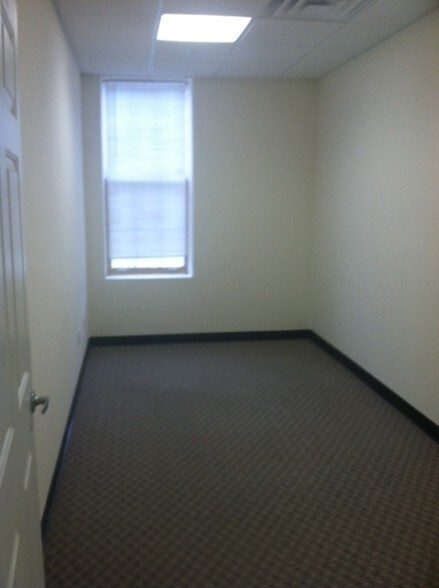 More Photos Of 30 Bridge St, New Milford Storefront Retail Office For Lease